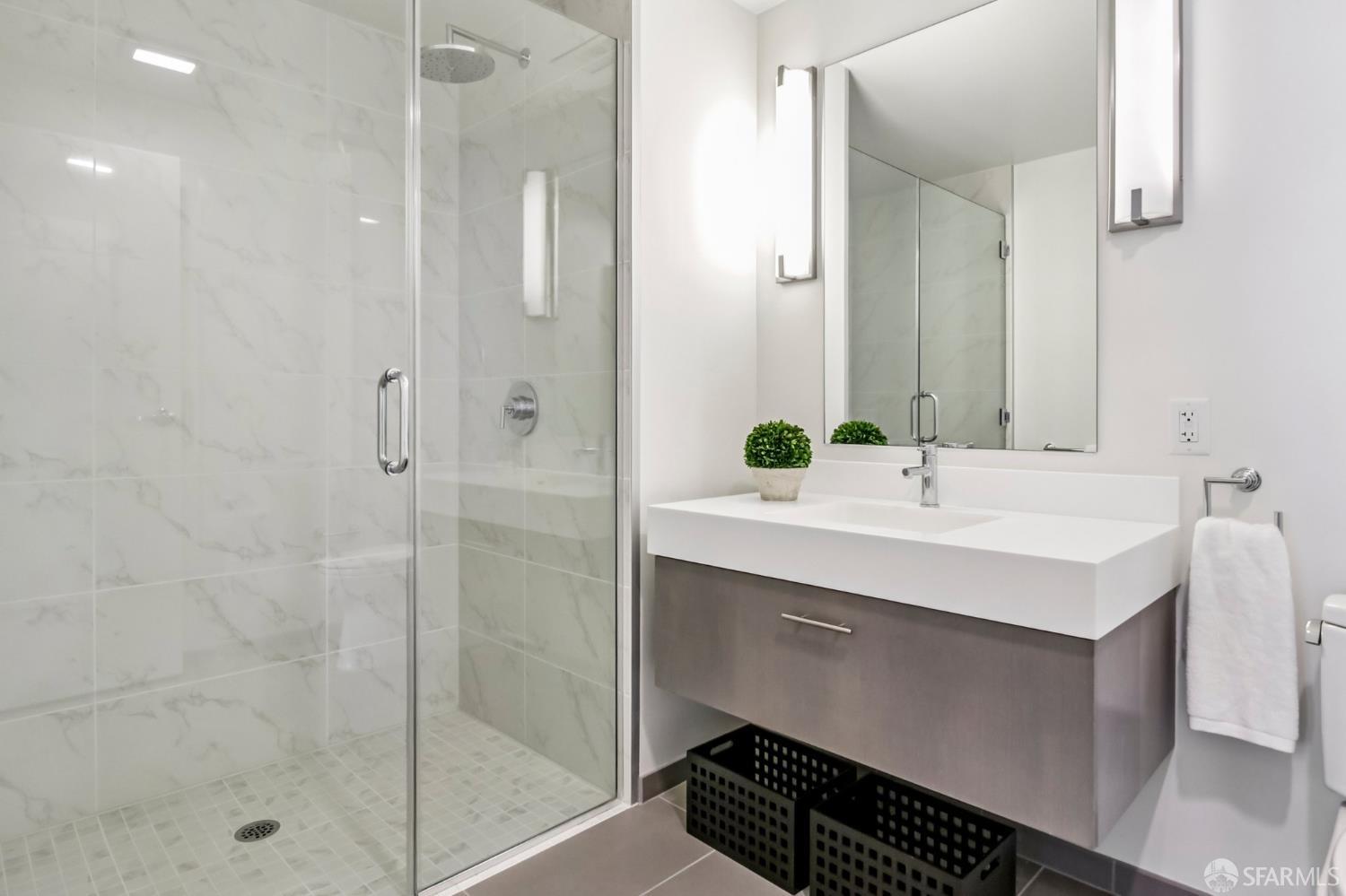 Detail Gallery Image 22 of 35 For 51 Innes Ct #403,  San Francisco,  CA 94124 - 3 Beds | 2 Baths