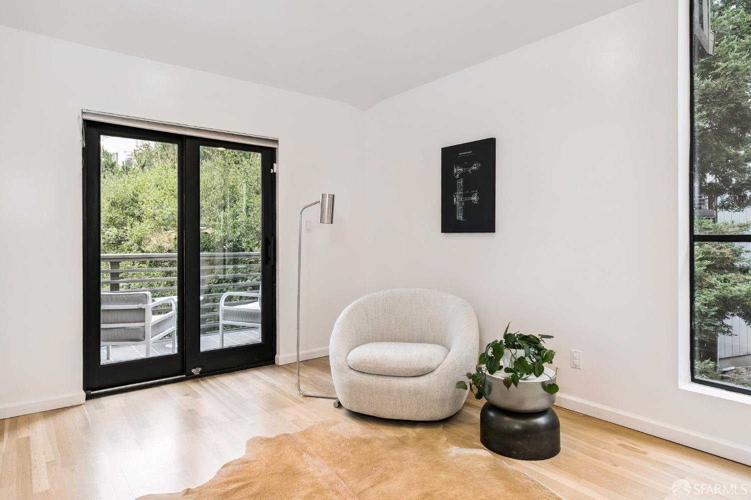 Detail Gallery Image 16 of 46 For 45 Bay Forest Dr, Oakland,  CA 94611 - 5 Beds | 3/1 Baths