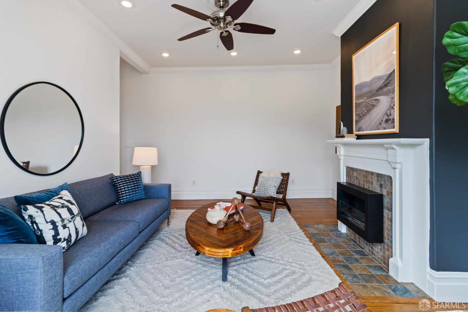 Detail Gallery Image 2 of 32 For 4390 17th St, San Francisco,  CA 94114 - 2 Beds | 1 Baths