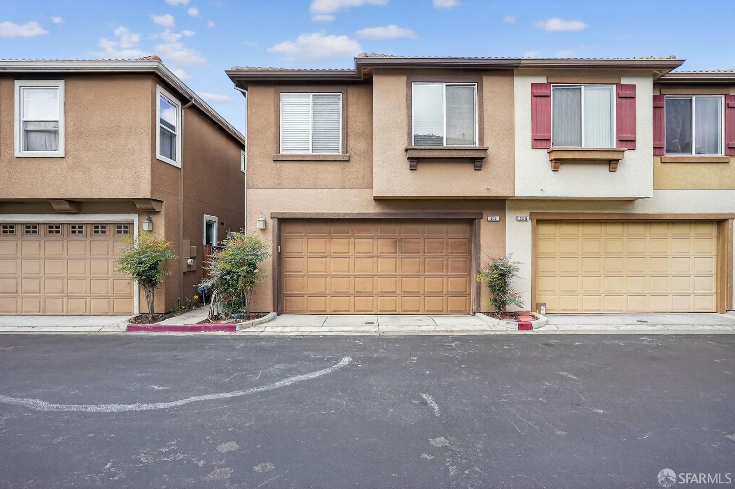 Detail Gallery Image 1 of 30 For 307 Toscana Way, Hayward,  CA 94545 - 3 Beds | 2/1 Baths