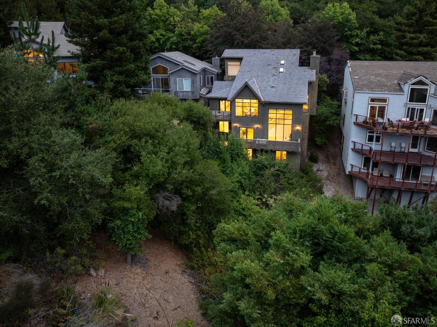 Detail Gallery Image 44 of 46 For 45 Bay Forest Dr, Oakland,  CA 94611 - 5 Beds | 3/1 Baths
