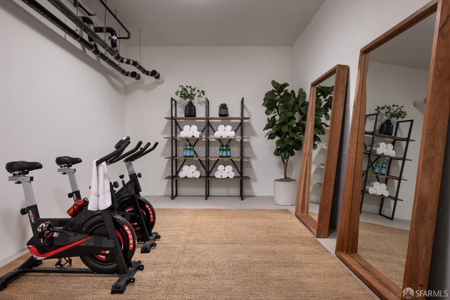 Detail Gallery Image 41 of 52 For 2724 Filbert St, San Francisco,  CA 94123 - 6 Beds | 6/2 Baths