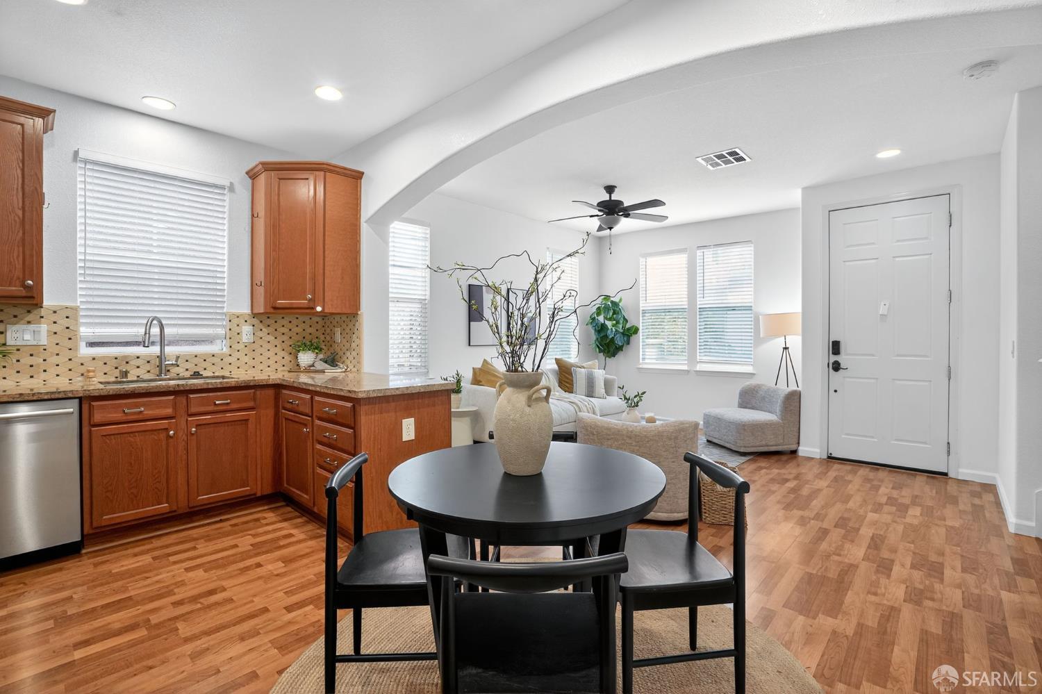 Detail Gallery Image 16 of 30 For 307 Toscana Way, Hayward,  CA 94545 - 3 Beds | 2/1 Baths