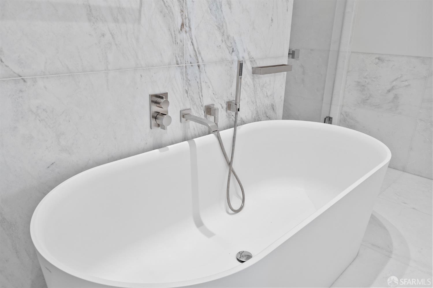 Detail Gallery Image 22 of 50 For 1 Steuart Ln #1903,  San Francisco,  CA 94105 - 3 Beds | 3 Baths