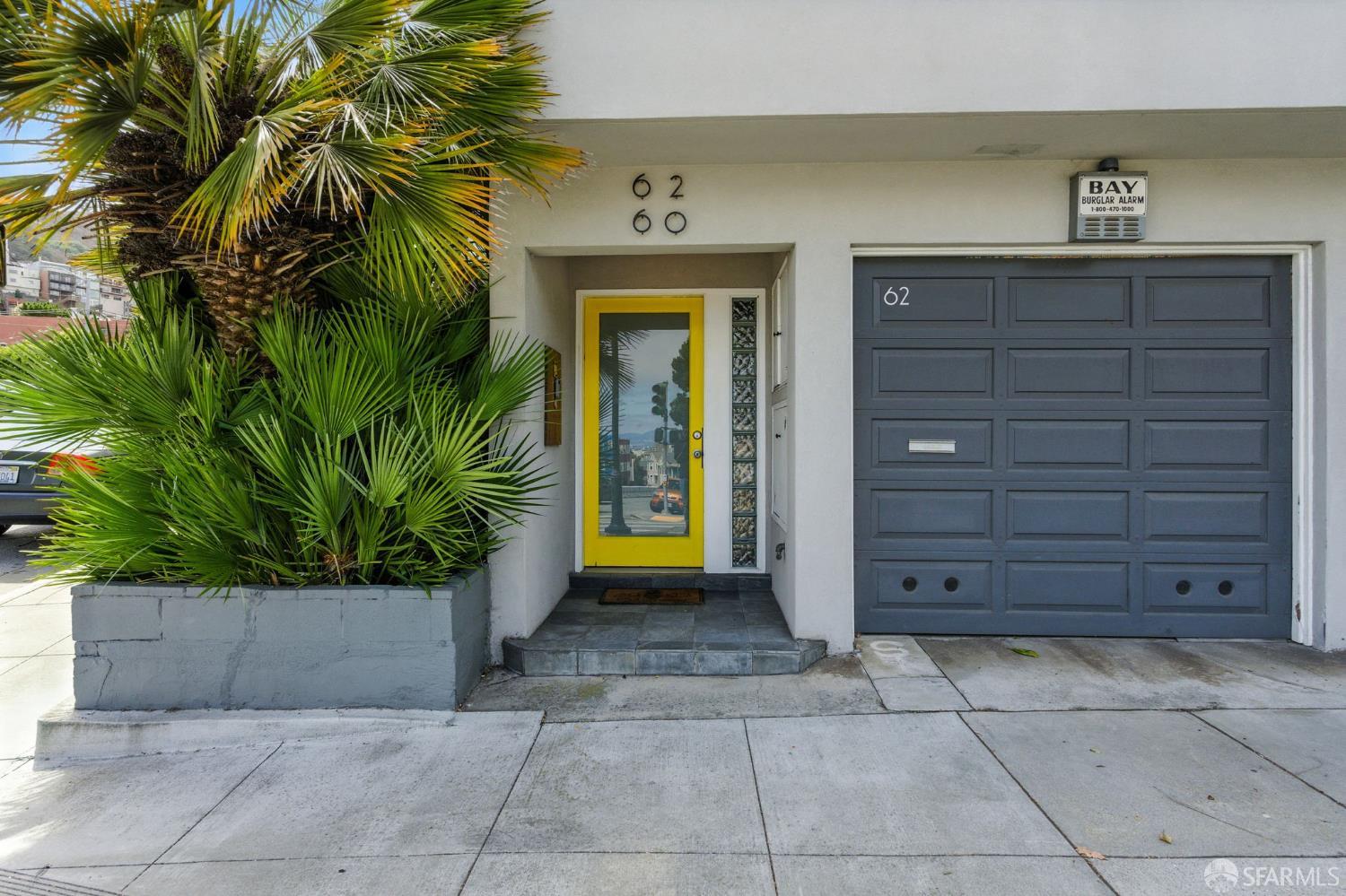 Detail Gallery Image 3 of 52 For 62 Danvers St, San Francisco,  CA 94114 - 2 Beds | 1 Baths