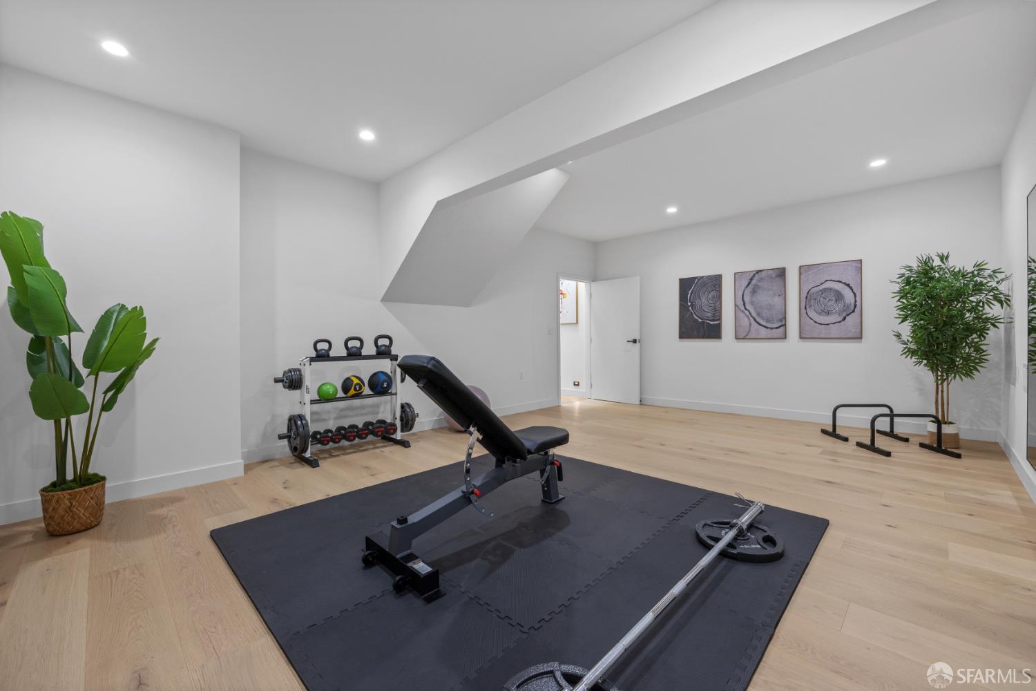 Detail Gallery Image 35 of 49 For 876 Chenery St, San Francisco,  CA 94131 - 3 Beds | 2 Baths