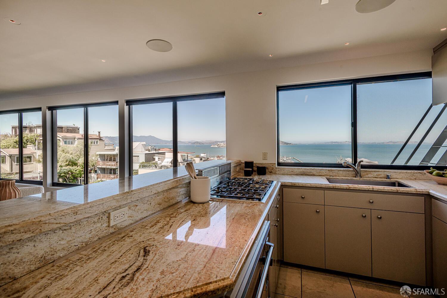 Photo #13: 425069967 Listing: Photo #13