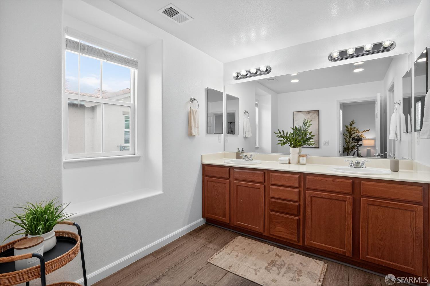 Detail Gallery Image 15 of 30 For 307 Toscana Way, Hayward,  CA 94545 - 3 Beds | 2/1 Baths
