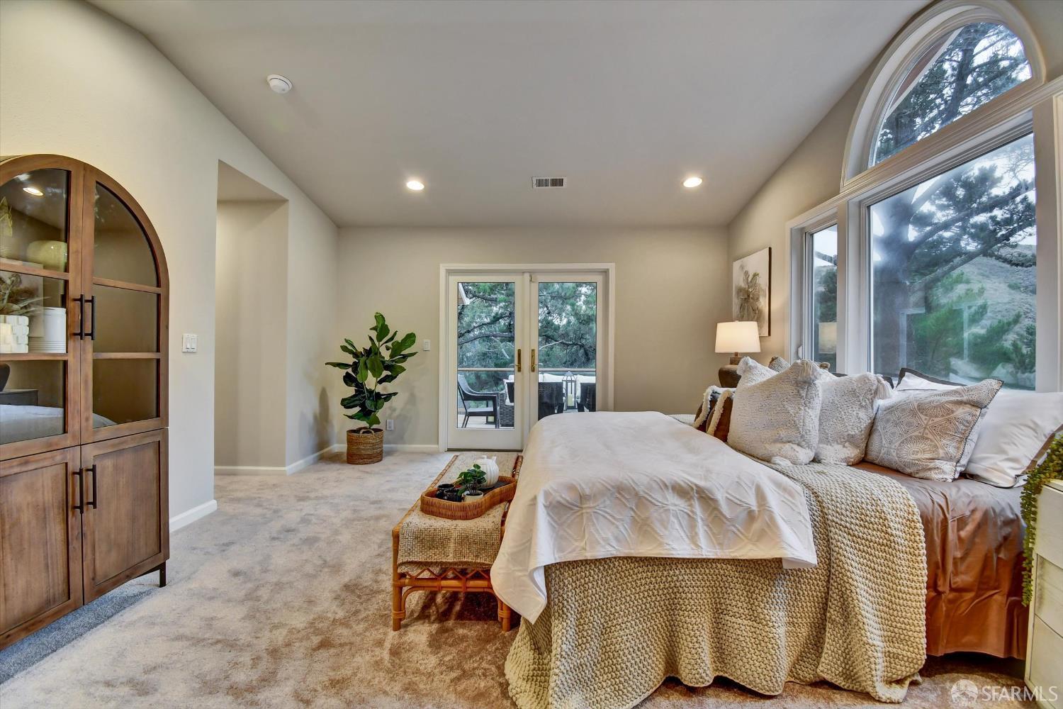 Detail Gallery Image 14 of 38 For 1138 Everglades Dr, Pacifica,  CA 94044 - 5 Beds | 4/1 Baths