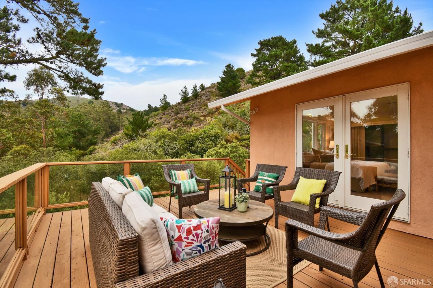 Detail Gallery Image 6 of 38 For 1138 Everglades Dr, Pacifica,  CA 94044 - 5 Beds | 4/1 Baths