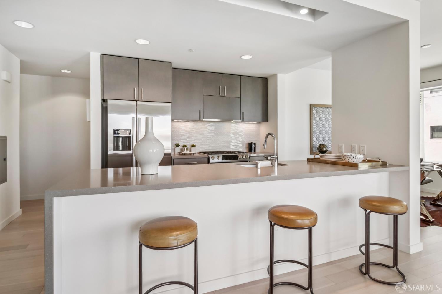 Detail Gallery Image 11 of 35 For 51 Innes Ct #403,  San Francisco,  CA 94124 - 3 Beds | 2 Baths