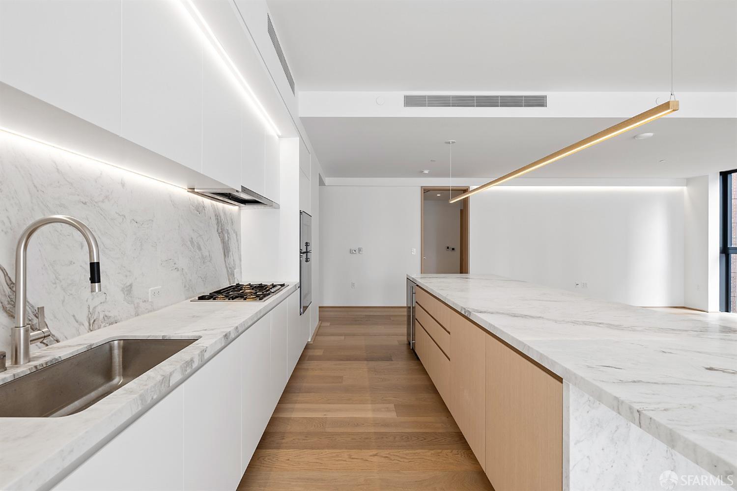 Detail Gallery Image 8 of 50 For 1 Steuart Ln #1903,  San Francisco,  CA 94105 - 3 Beds | 3 Baths