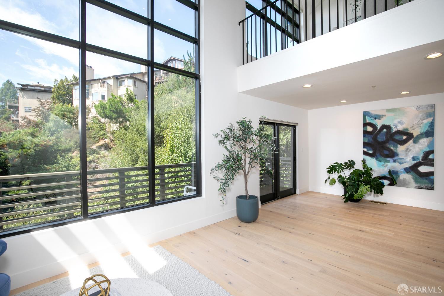 Detail Gallery Image 20 of 46 For 45 Bay Forest Dr, Oakland,  CA 94611 - 5 Beds | 3/1 Baths