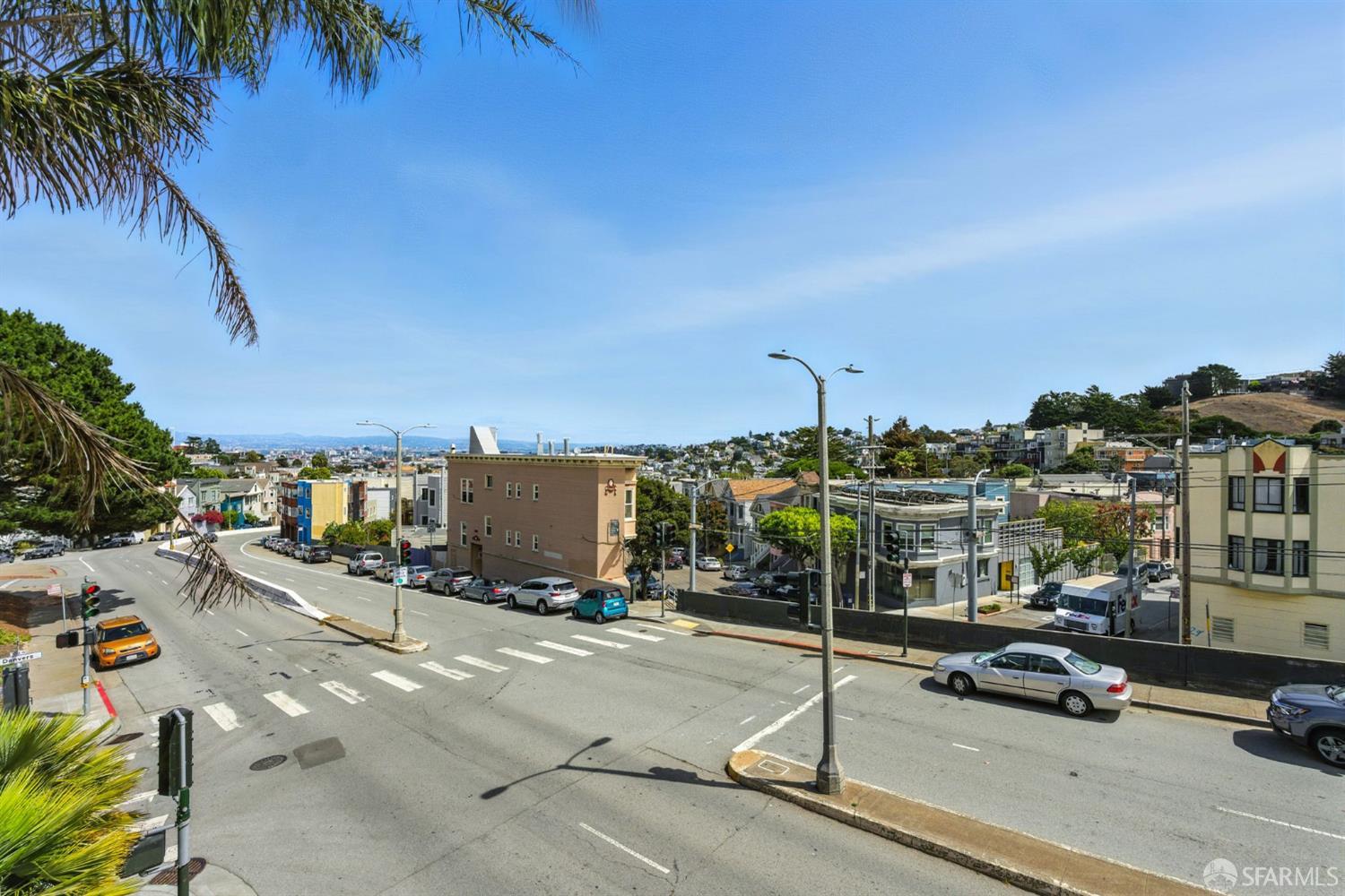 Detail Gallery Image 6 of 52 For 62 Danvers St, San Francisco,  CA 94114 - 2 Beds | 1 Baths