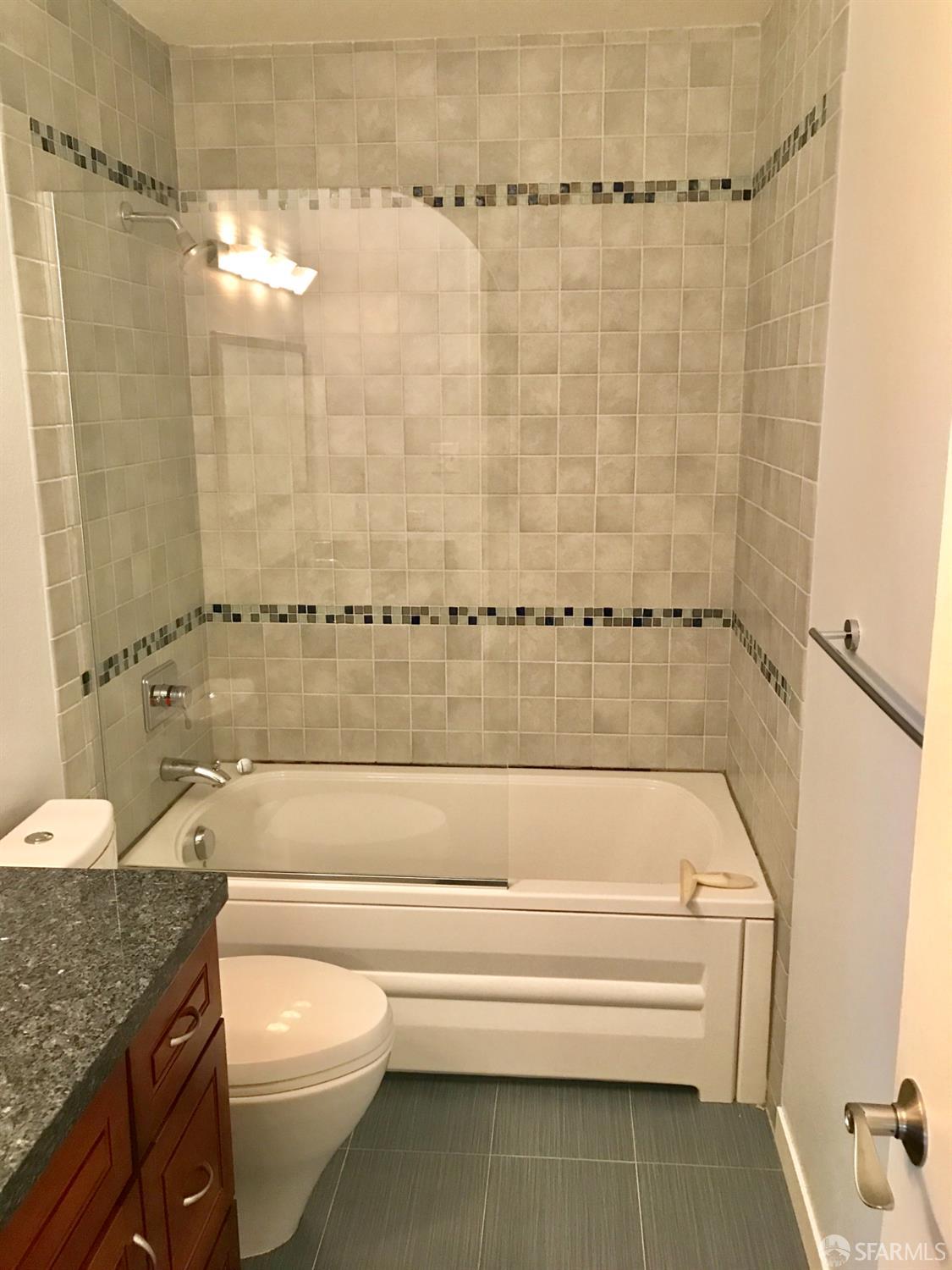Detail Gallery Image 6 of 13 For 5177 Diamond Heights Blvd #113,  San Francisco,  CA 94131 - 1 Beds | 1 Baths