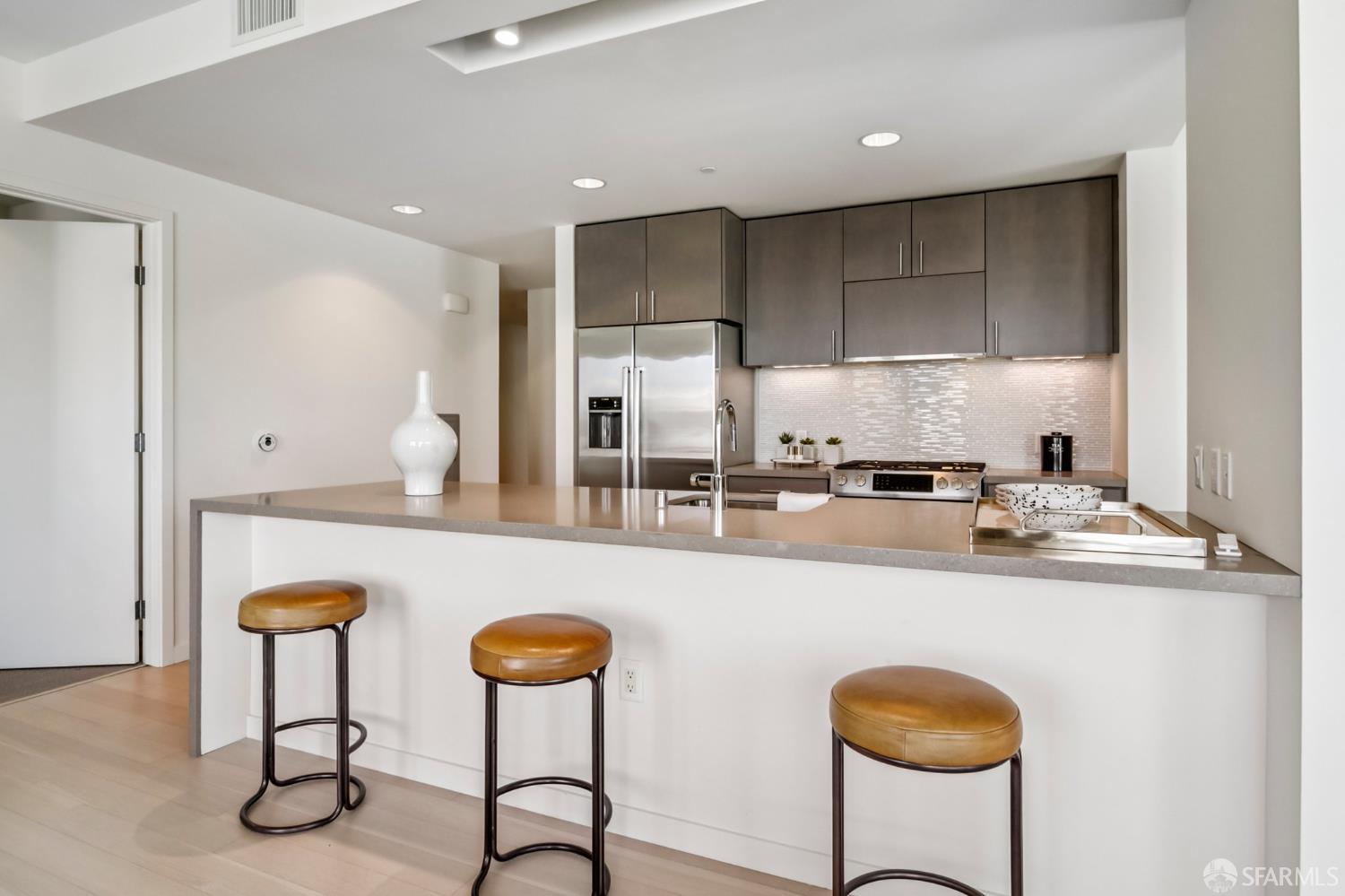 Detail Gallery Image 12 of 35 For 51 Innes Ct #403,  San Francisco,  CA 94124 - 3 Beds | 2 Baths