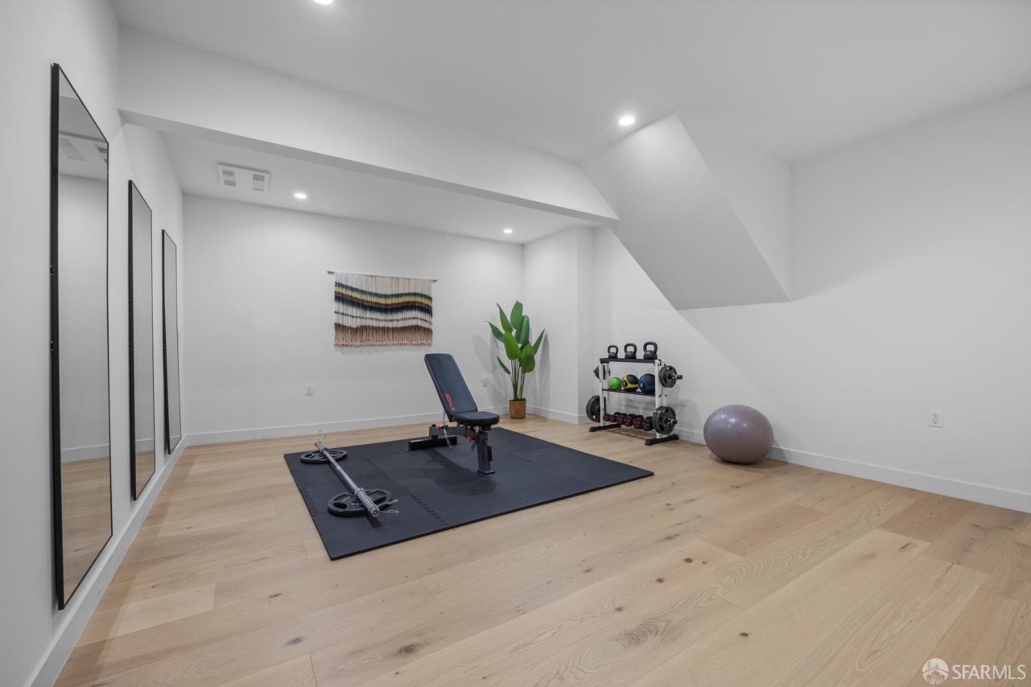 Detail Gallery Image 34 of 49 For 876 Chenery St, San Francisco,  CA 94131 - 3 Beds | 2 Baths