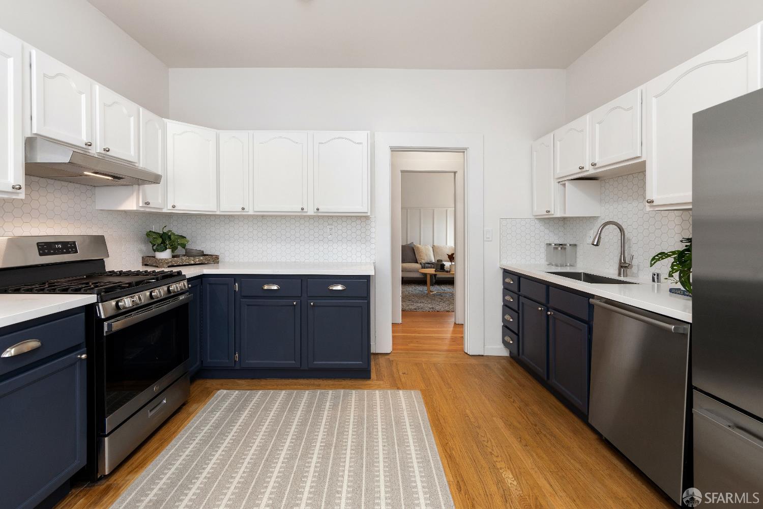 Detail Gallery Image 15 of 35 For 656 60th St, Oakland,  CA 94609 - 6 Beds | 2 Baths