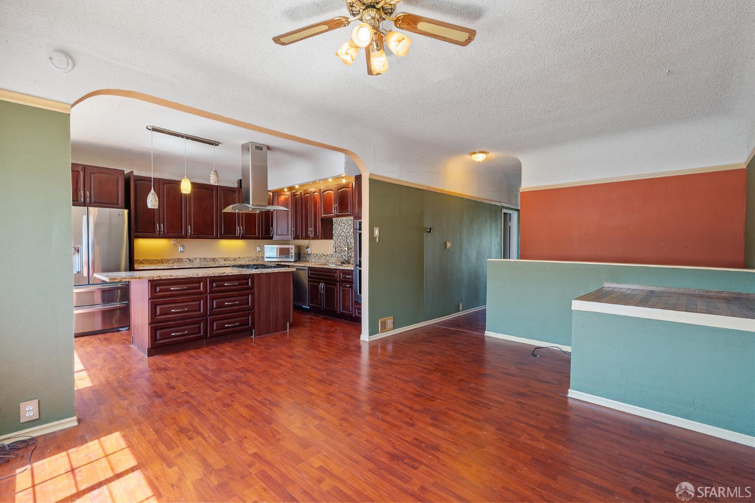 Detail Gallery Image 9 of 44 For 1224 Egbert Ave, San Francisco,  CA 94124 - 3 Beds | 3 Baths