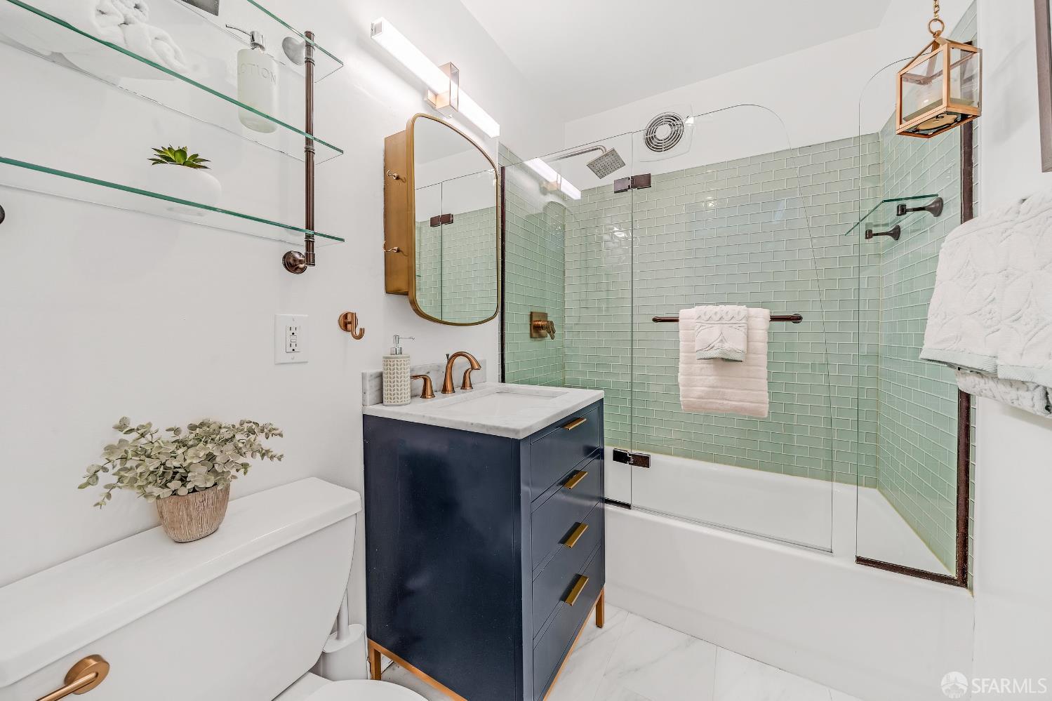 Detail Gallery Image 4 of 28 For 439 Greenwich St #9,  San Francisco,  CA 94133 - 1 Beds | 1 Baths