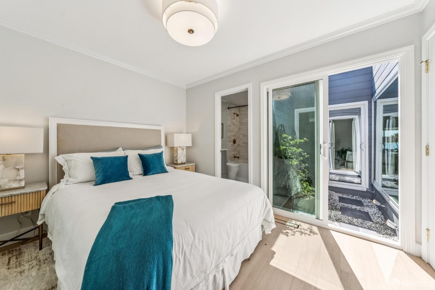 Detail Gallery Image 27 of 45 For 2916 Bayview Dr, Alameda,  CA 94501 - 2 Beds | 2 Baths