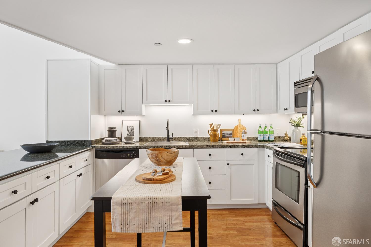 Photo #11: 425070079 Listing: Photo #11