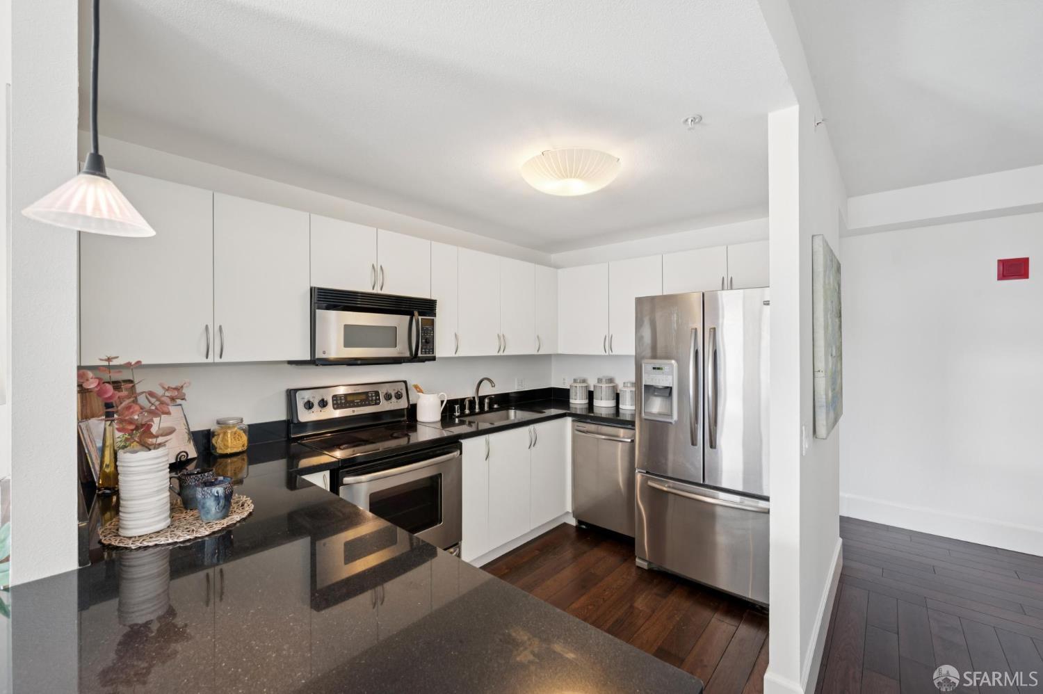 Photo #8: 425066054 Listing: Photo #8
