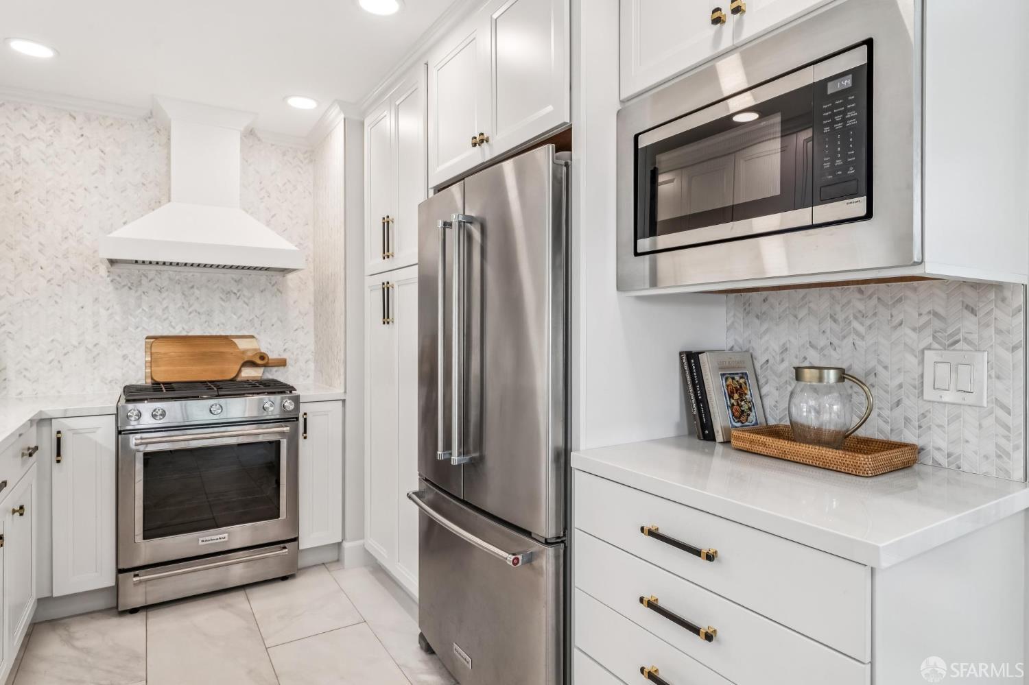 Detail Gallery Image 20 of 45 For 2916 Bayview Dr, Alameda,  CA 94501 - 2 Beds | 2 Baths