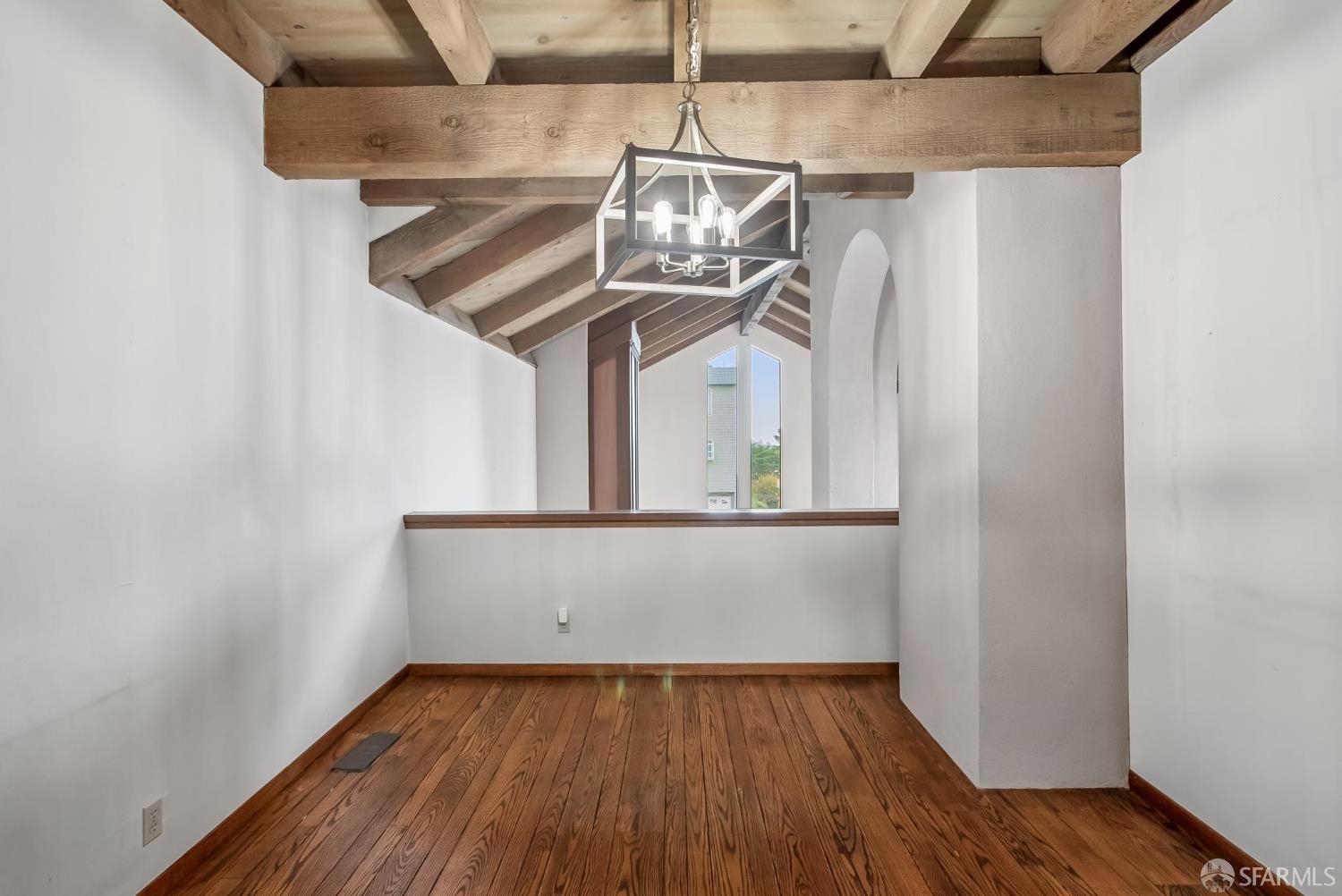 Detail Gallery Image 23 of 98 For 19 Gateview Ct, San Francisco,  CA 94116 - 4 Beds | 2/1 Baths