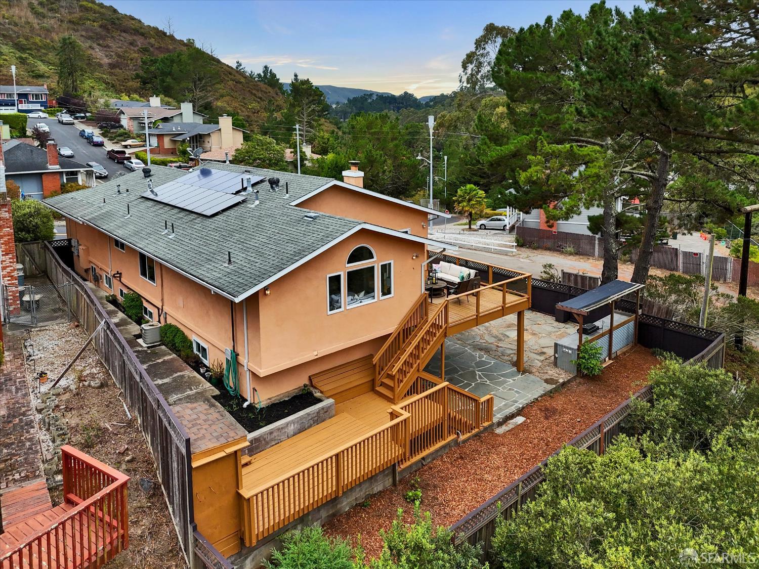 Detail Gallery Image 34 of 38 For 1138 Everglades Dr, Pacifica,  CA 94044 - 5 Beds | 4/1 Baths