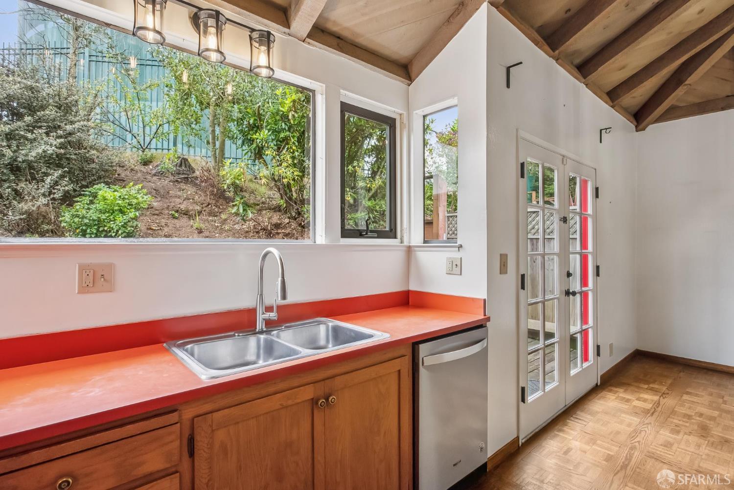 Detail Gallery Image 57 of 98 For 19 Gateview Ct, San Francisco,  CA 94116 - 4 Beds | 2/1 Baths