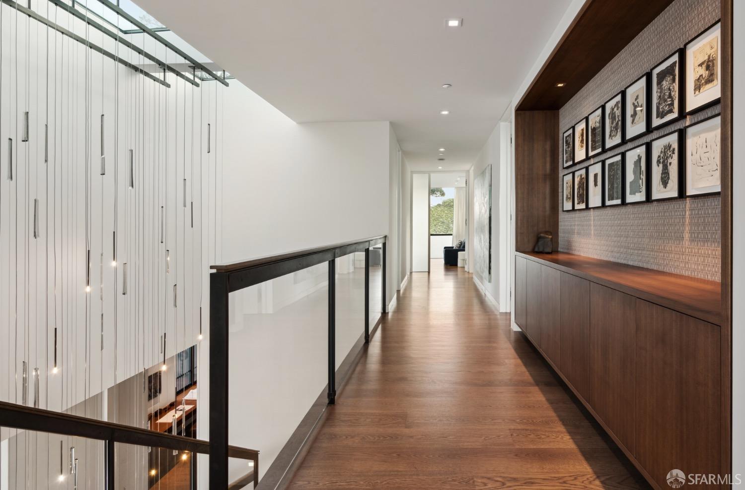 Detail Gallery Image 18 of 52 For 150 Glenbrook Ave, San Francisco,  CA 94114 - 6 Beds | 6/2 Baths