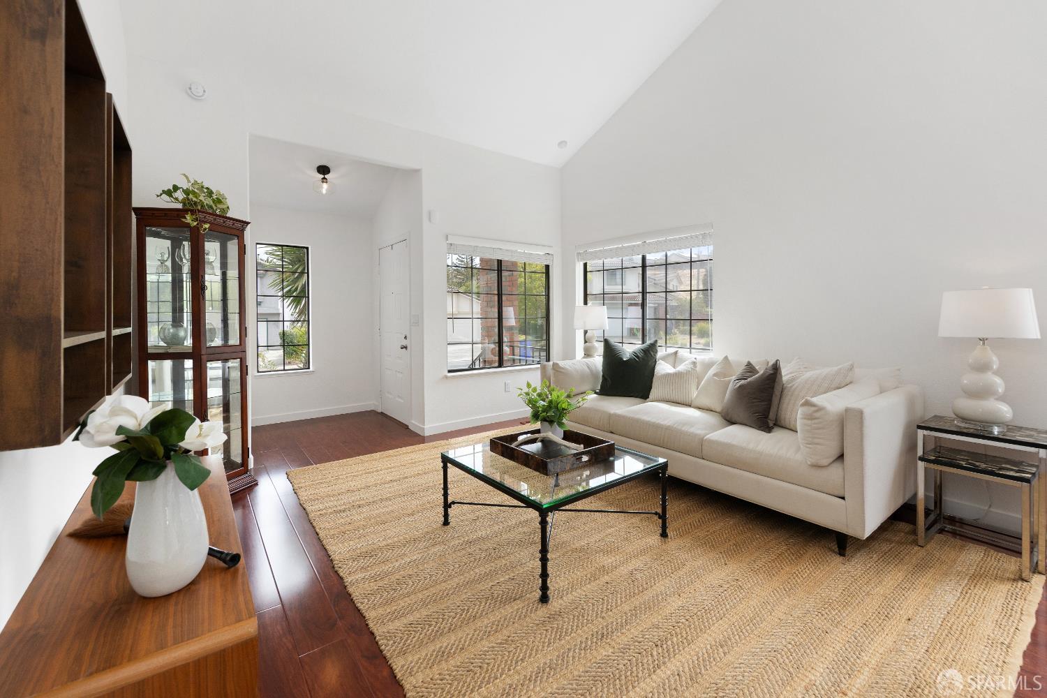 Detail Gallery Image 3 of 32 For 5567 Woodview Dr, El Sobrante,  CA 94803 - 3 Beds | 2/1 Baths