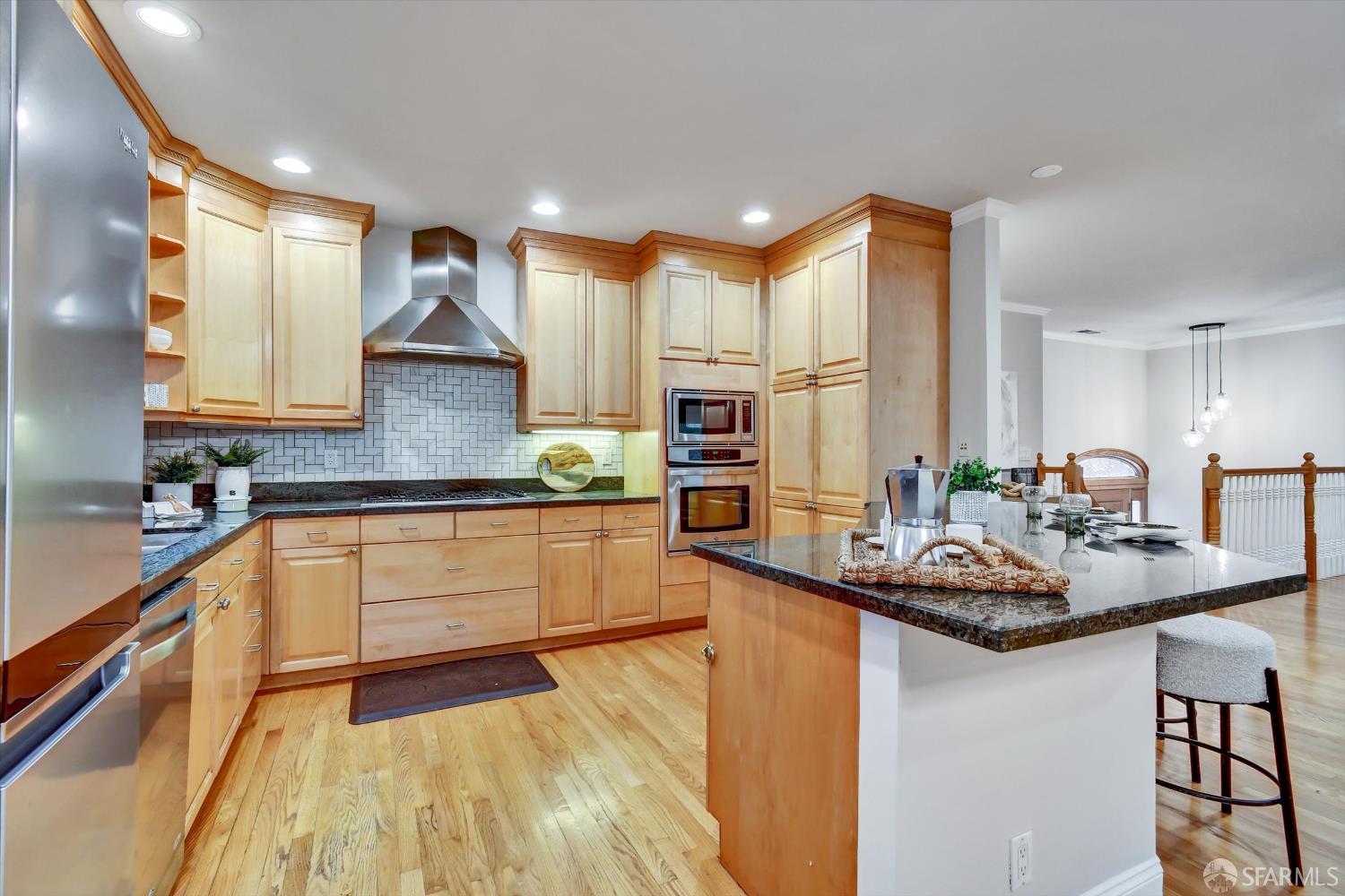 Detail Gallery Image 9 of 38 For 1138 Everglades Dr, Pacifica,  CA 94044 - 5 Beds | 4/1 Baths