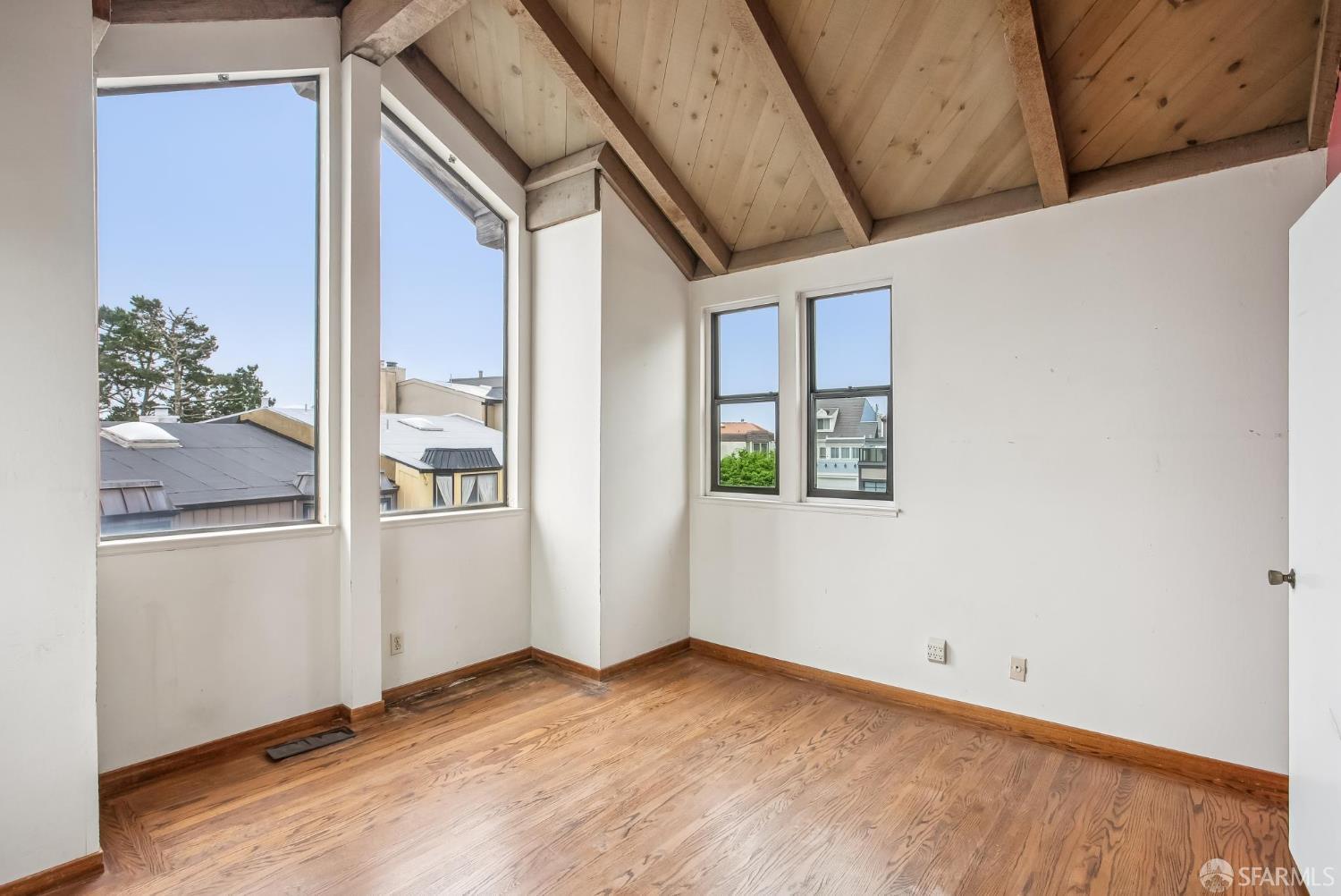 Detail Gallery Image 78 of 98 For 19 Gateview Ct, San Francisco,  CA 94116 - 4 Beds | 2/1 Baths