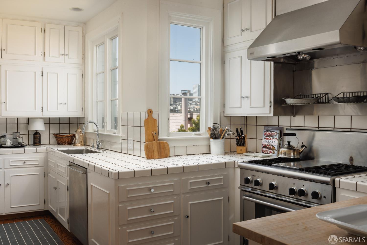 Detail Gallery Image 11 of 35 For 447 Greenwich St, San Francisco,  CA 94133 - – Beds | – Baths