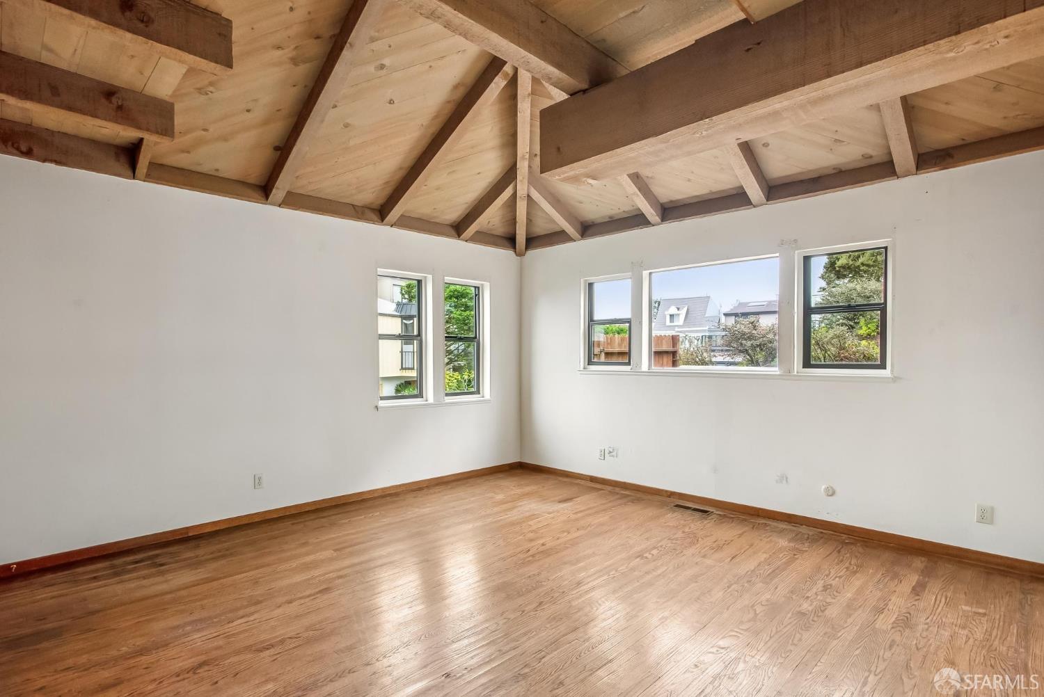Detail Gallery Image 37 of 98 For 19 Gateview Ct, San Francisco,  CA 94116 - 4 Beds | 2/1 Baths