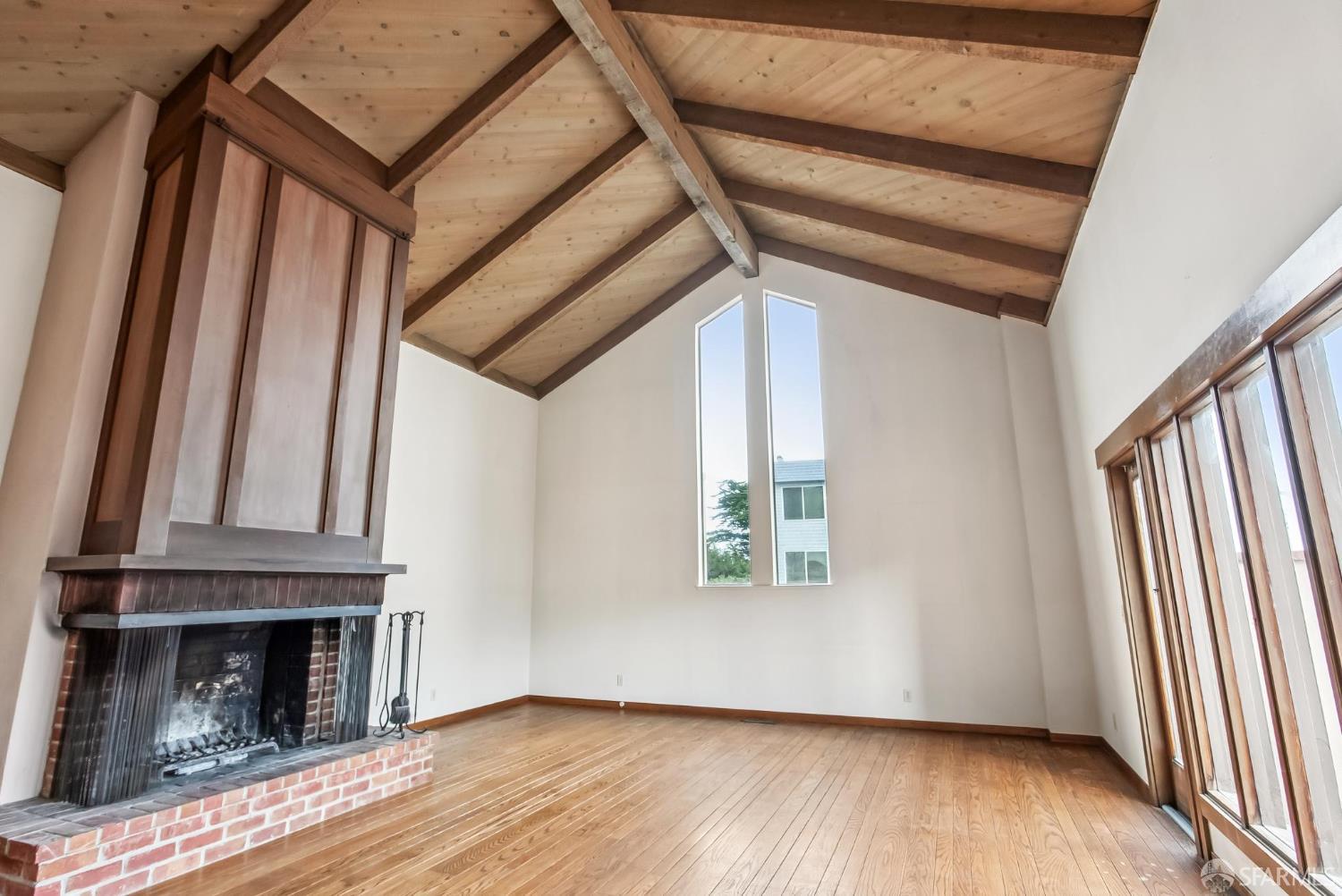 Detail Gallery Image 12 of 98 For 19 Gateview Ct, San Francisco,  CA 94116 - 4 Beds | 2/1 Baths