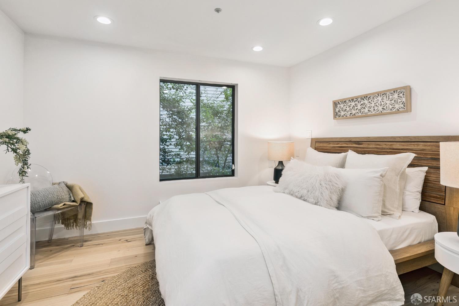 Detail Gallery Image 30 of 46 For 45 Bay Forest Dr, Oakland,  CA 94611 - 5 Beds | 3/1 Baths