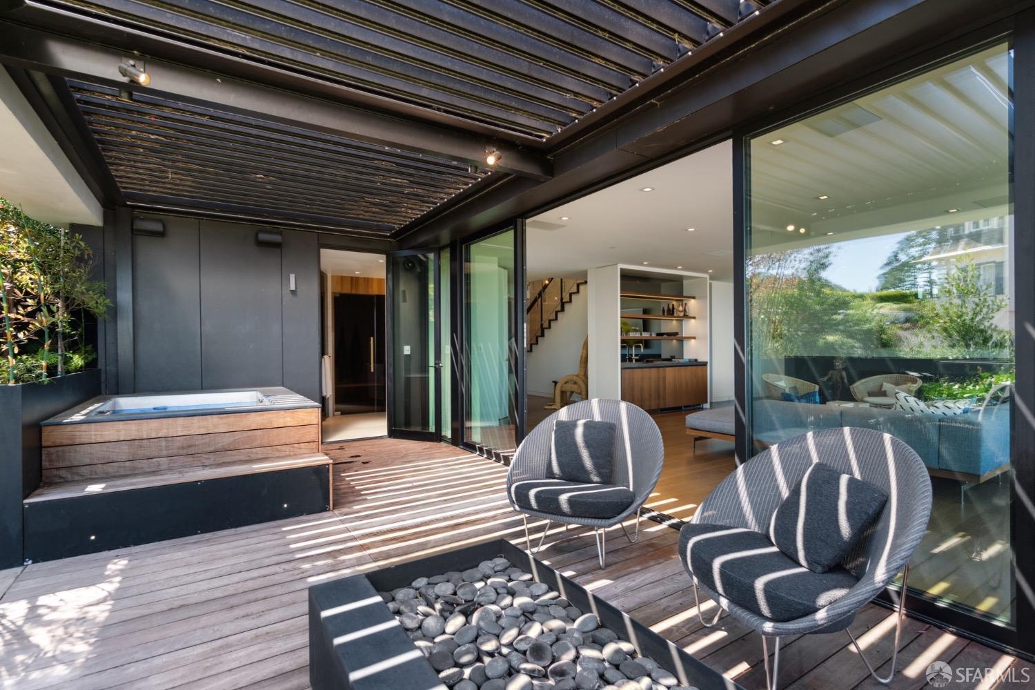 Detail Gallery Image 33 of 52 For 150 Glenbrook Ave, San Francisco,  CA 94114 - 6 Beds | 6/2 Baths