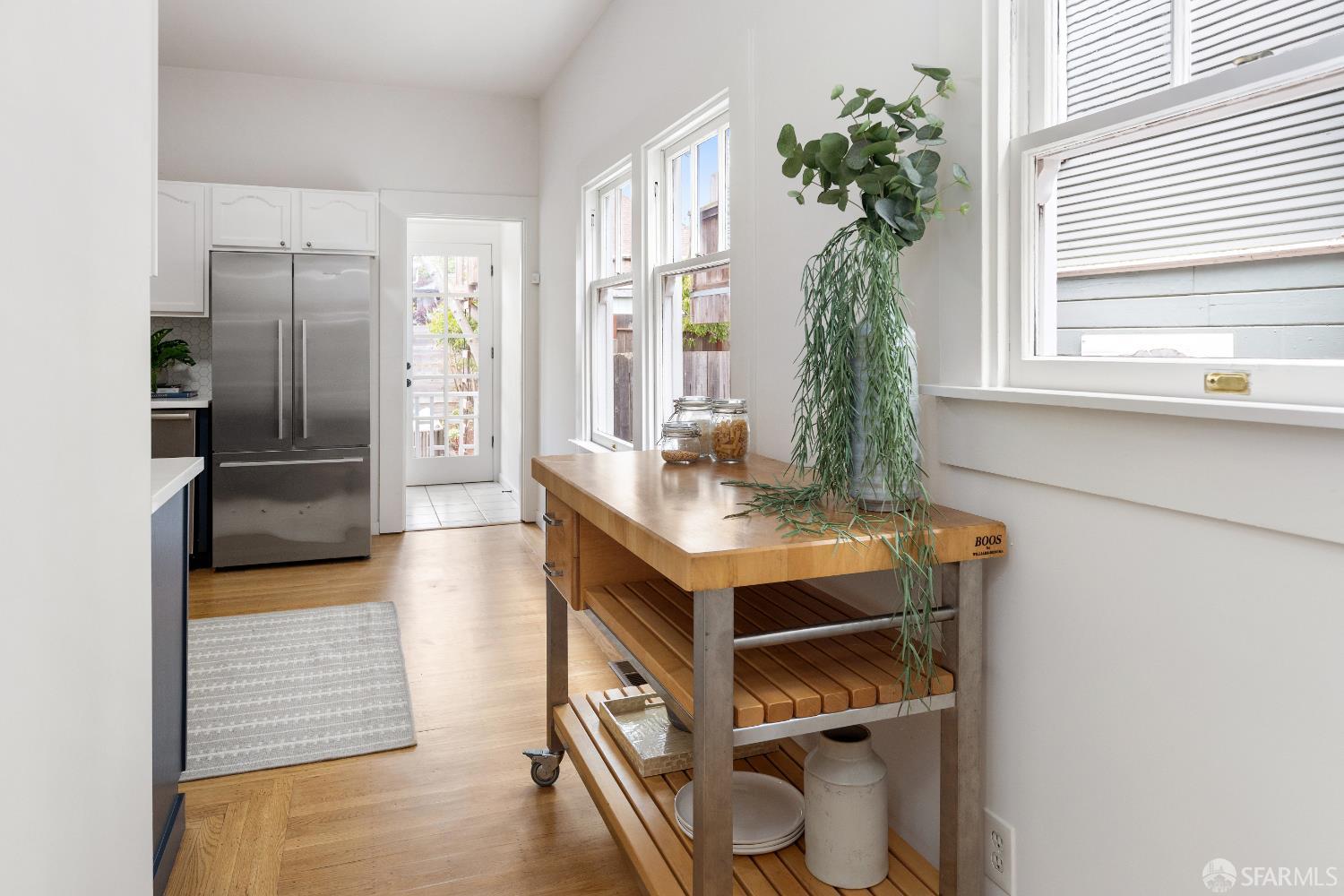 Detail Gallery Image 13 of 35 For 656 60th St, Oakland,  CA 94609 - 6 Beds | 2 Baths