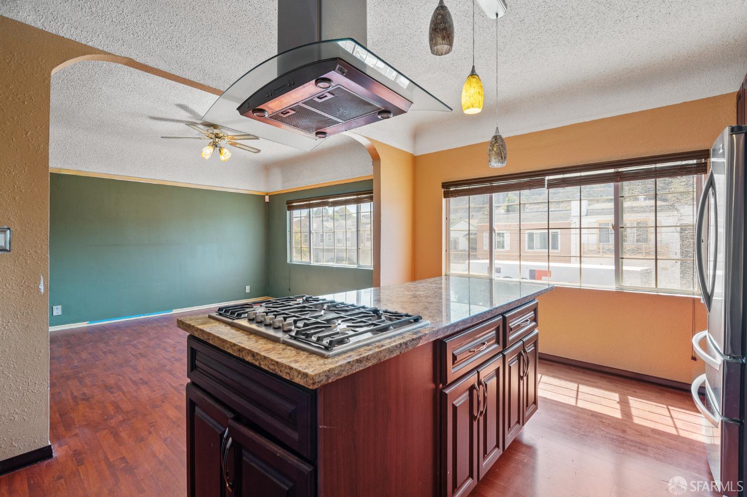Detail Gallery Image 15 of 44 For 1224 Egbert Ave, San Francisco,  CA 94124 - 3 Beds | 3 Baths