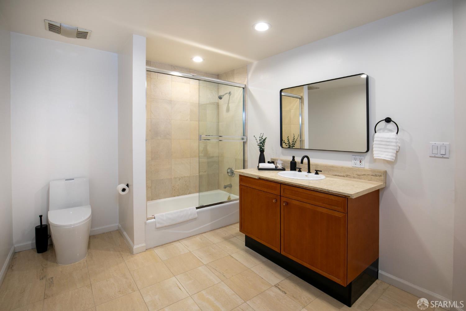 Detail Gallery Image 36 of 46 For 45 Bay Forest Dr, Oakland,  CA 94611 - 5 Beds | 3/1 Baths