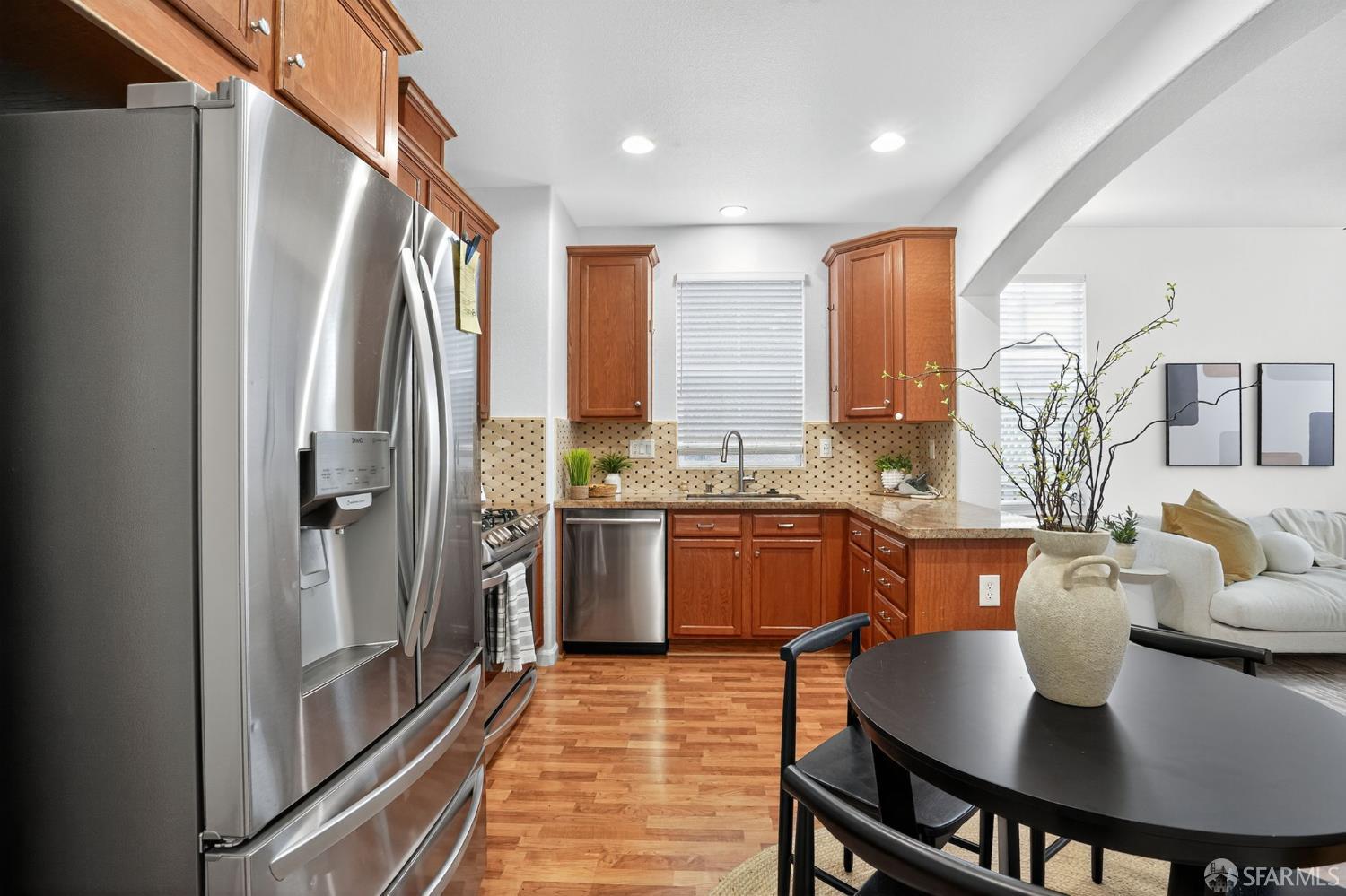 Detail Gallery Image 5 of 30 For 307 Toscana Way, Hayward,  CA 94545 - 3 Beds | 2/1 Baths