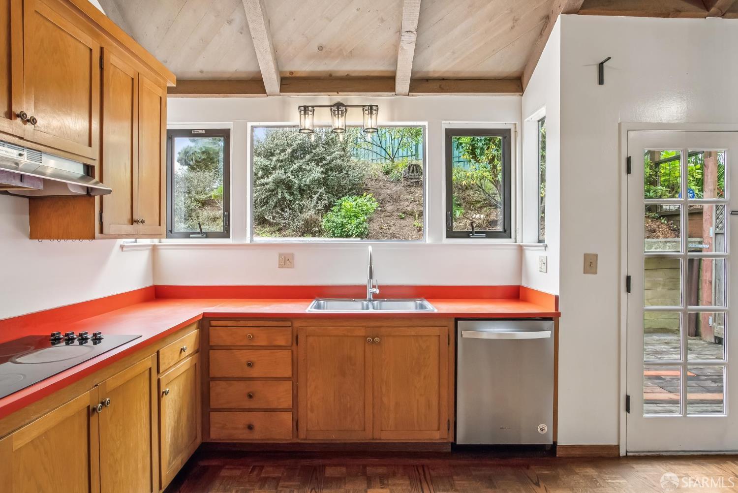 Detail Gallery Image 46 of 98 For 19 Gateview Ct, San Francisco,  CA 94116 - 4 Beds | 2/1 Baths