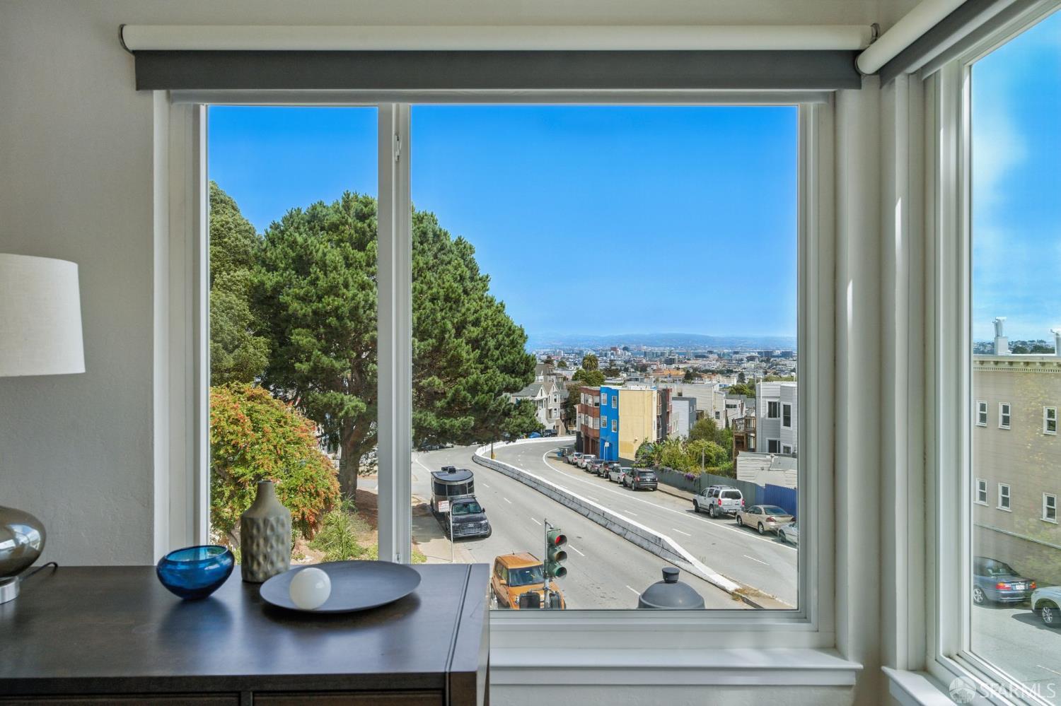 Detail Gallery Image 31 of 52 For 62 Danvers St, San Francisco,  CA 94114 - 2 Beds | 1 Baths