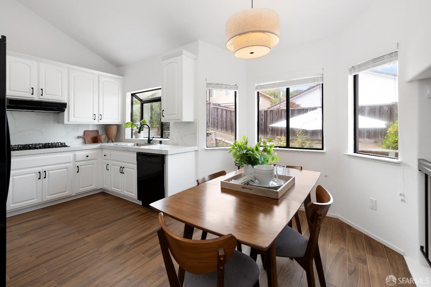 Detail Gallery Image 7 of 32 For 5567 Woodview Dr, El Sobrante,  CA 94803 - 3 Beds | 2/1 Baths