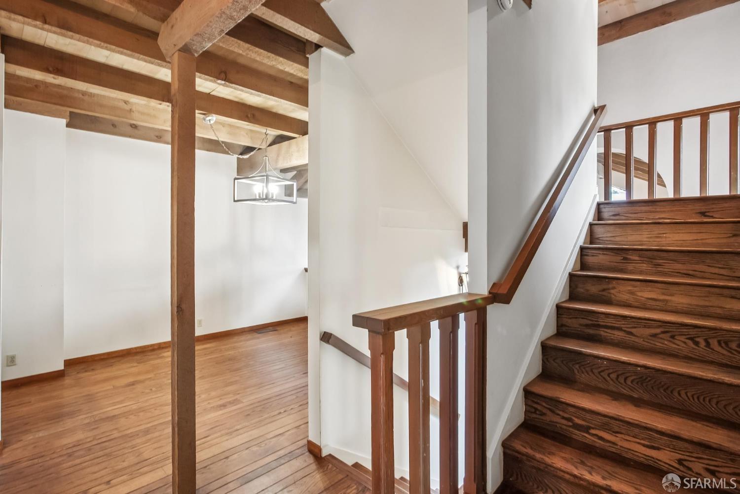 Detail Gallery Image 22 of 98 For 19 Gateview Ct, San Francisco,  CA 94116 - 4 Beds | 2/1 Baths