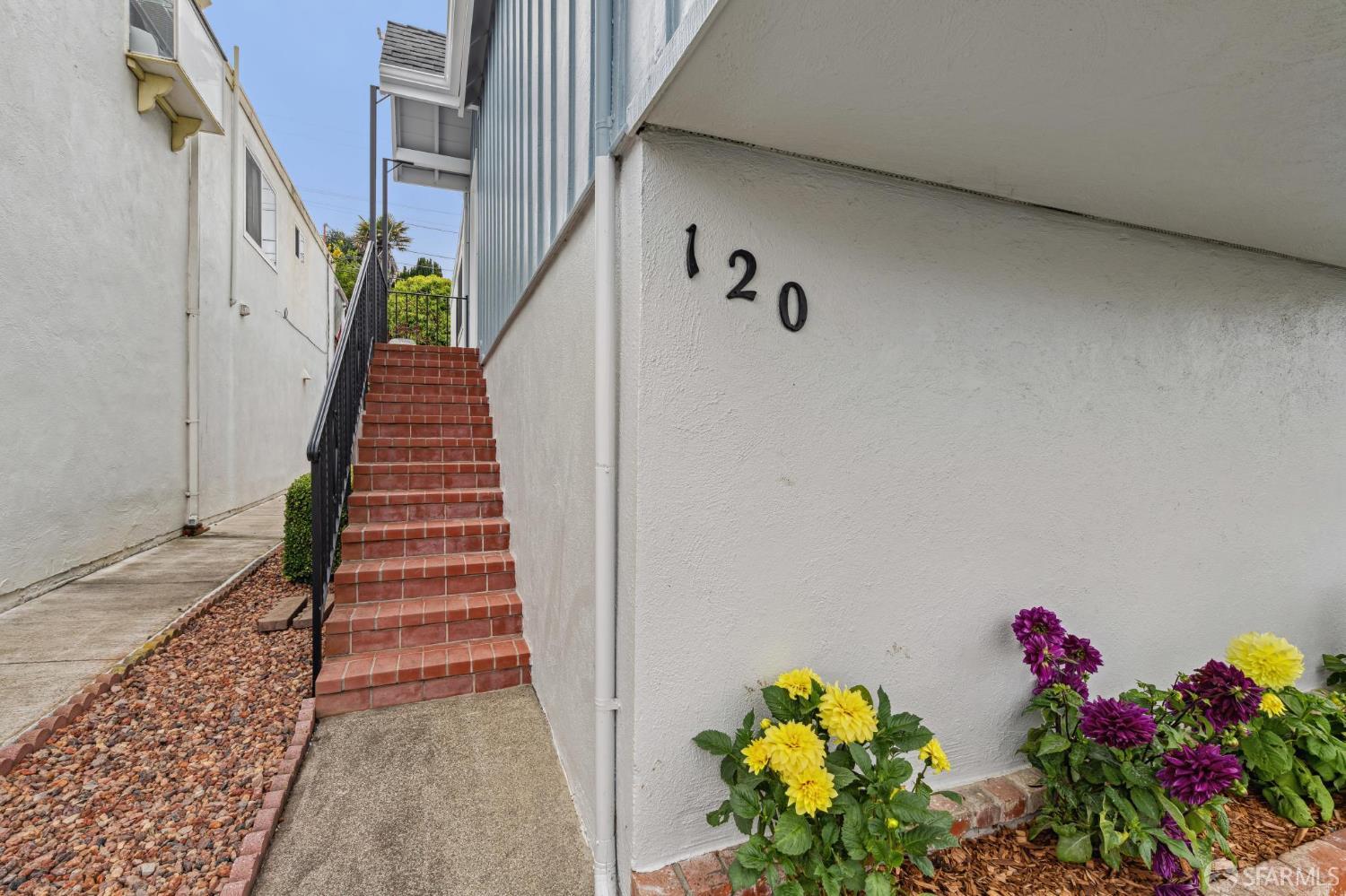 Detail Gallery Image 2 of 47 For 120 Mirada Dr, Daly City,  CA 94015 - 3 Beds | 2 Baths