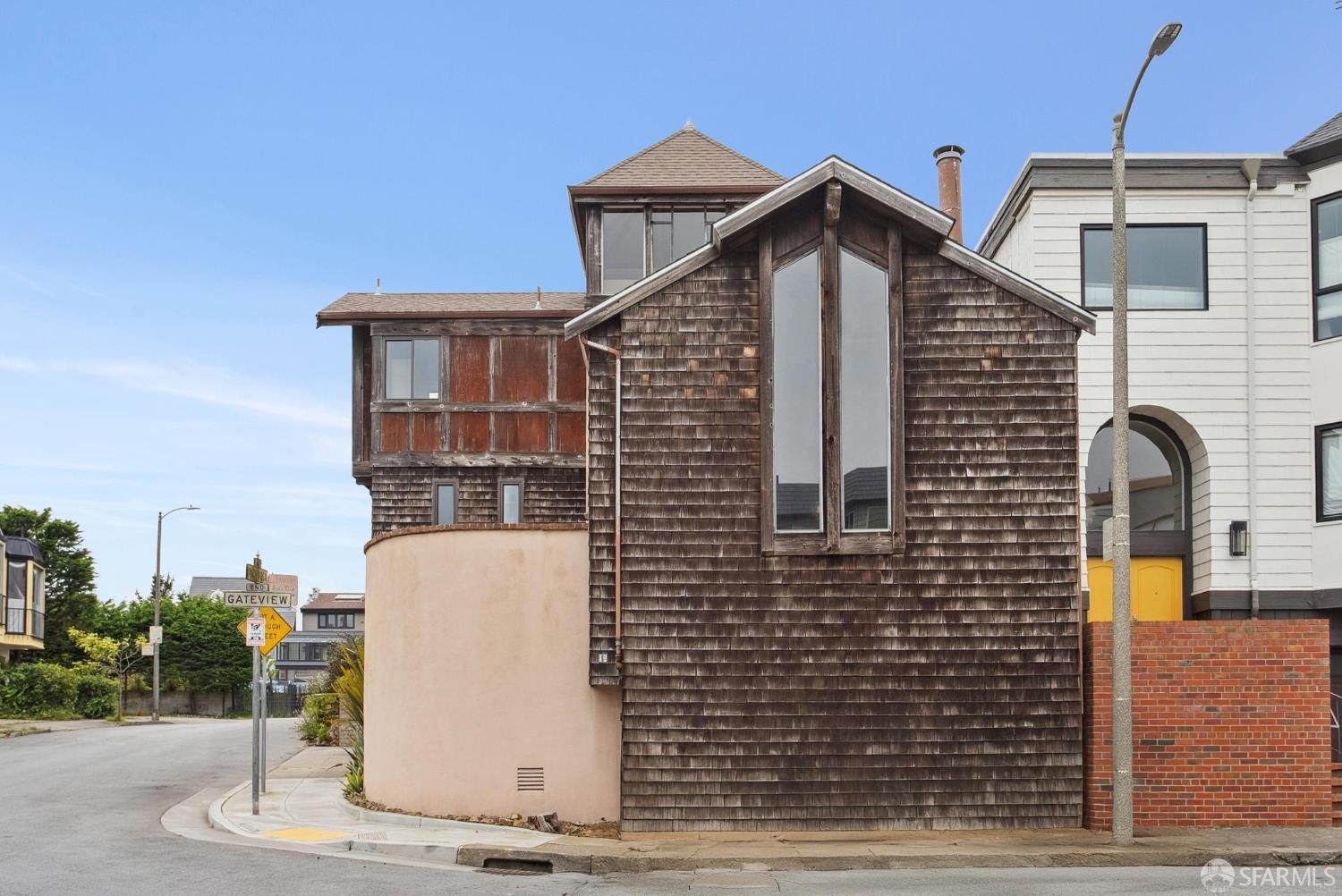Detail Gallery Image 13 of 98 For 19 Gateview Ct, San Francisco,  CA 94116 - 4 Beds | 2/1 Baths